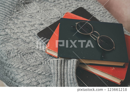 Knit and Book 123661218