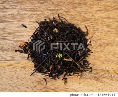 Flavored Black Tea Leaves Pile Texture, High Quality Black Tea Pile with Fruits and Flowers, Dry Tea Leaves 123661944