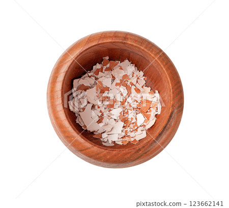 Broken Egg Shell in Bowl, Crushed Eggshell, Calcium Supplement, Cracked Eggshells 123662141