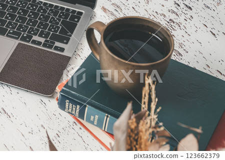 Mugs, books and stylish interior 123662379