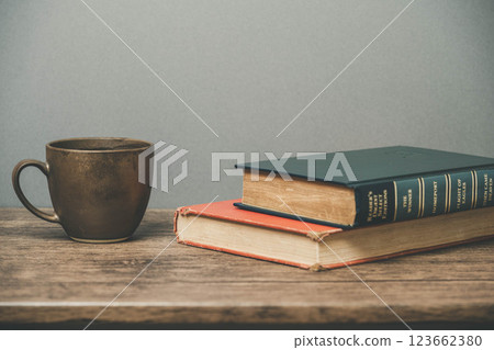 Mugs, books and stylish interior 123662380