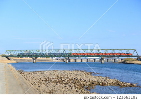 橫渡山國川的783系特快列車（JR九州） 123663192