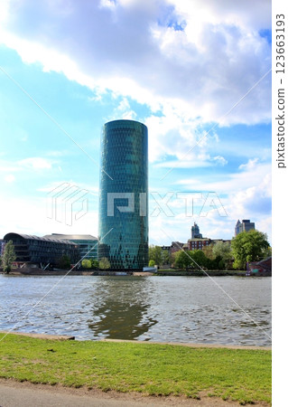 Westhafen Tower, Frankfurt, Germany 123663193