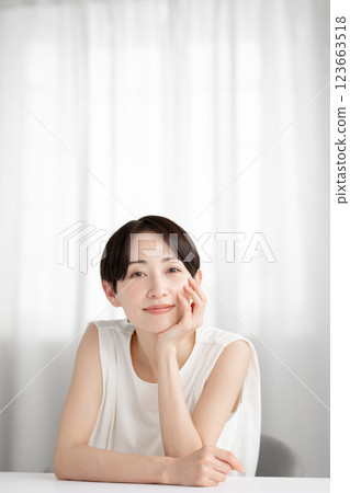 Middle-aged women beauty skin care Middle-aged women beauty skin care 123663518