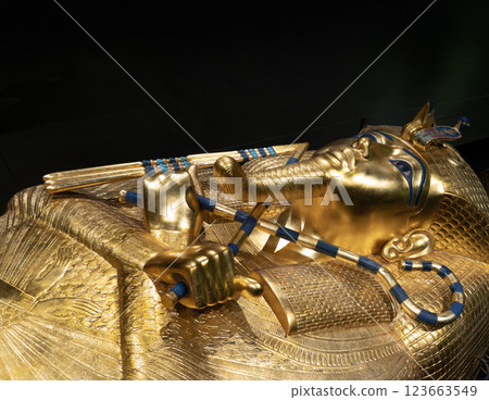 King Tutankhamun's first coffin, left 123663549