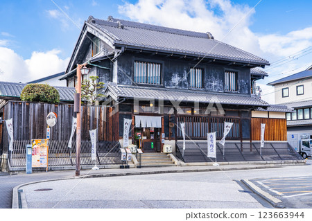 Fushimi Yume Hyakushu (former Gekkeikan headquarters) in Minamihama-cho, Fushimi-ku, Kyoto City. Sake from Fushimi. Retro café space from the Taisho era. 123663944