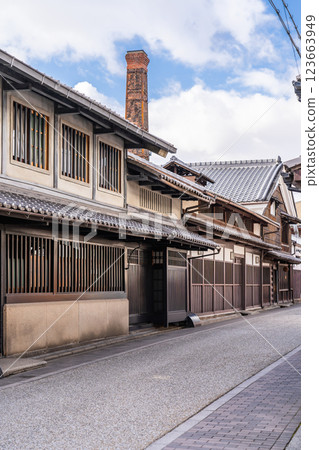 Higashiyama Sake Brewery (Fushimi local sake) in Shioyacho, Fushimi Ward, Kyoto City - inheriting the history and traditions of sake brewing handed down by the master brewers 123663949