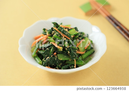 A dish that makes any meal different: Komatsuna with sesame sauce A dish that makes any meal different: Komatsuna with sesame sauce 123664938