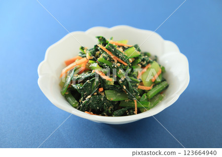 讓每餐都與眾不同的一道菜：芝麻醬小松菜 123664940