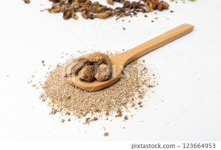 Cardamom Seeds Isolated, Cardamon, Dry Kardamon Fruits, Cardamum Spice, Cardamomum 123664953