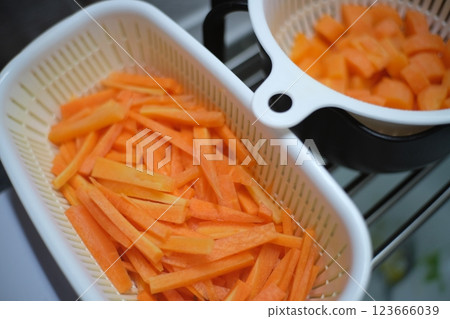 cut carrot cut carrot 123666039