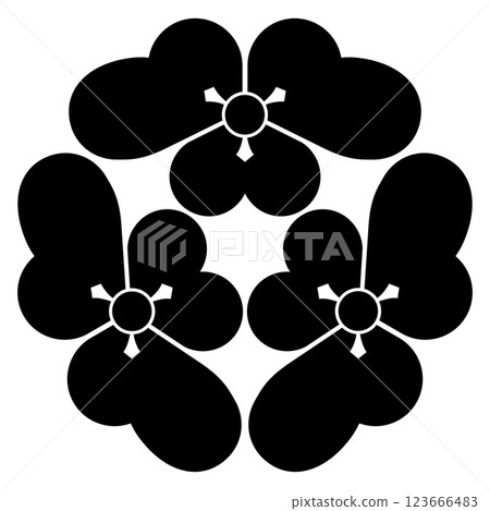 這是一個家族徽章。它被稱為 katabami，是一種三頭菜。 123666483