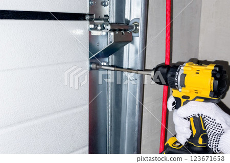 Installation of sectional door rails. 123671658