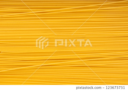 Raw spaghetti texture background, dry spagetti pattern, long wheat noodles banner Raw spaghetti texture background, dry spagetti pattern, long wheat noodles banner 123673731