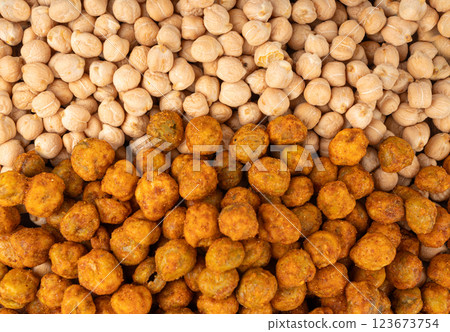 Roasted chickpeas, leblebi pile, spicy fried chana, crispy chick peas with mint and spices, east snack 123673754