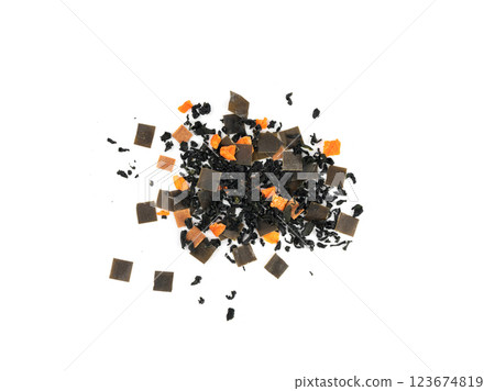 Dry kelp seaweed squares, mini wakame pieces isolated, dried kombu and carrot flakes from ramen 123674819