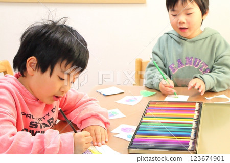 A child who draws A child who draws 123674901
