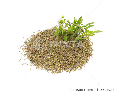 Dry thyme isolated, dried marjoram, oregano pile, ground crushed thyme seasoning, thyme leaves 123674928