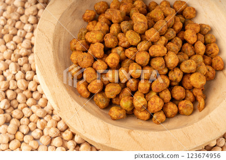 Roasted chickpeas, leblebi pile, spicy fried chana, crispy chick peas with mint and spices, east snack 123674956