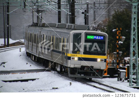 The 20400 series retires from the Hibiya Line and takes to the snowy plains of a new world... The 20400 series retires from the Hibiya Line and takes to the snowy plains of a new world... 123675731