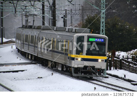 The 20400 series retires from the Hibiya Line and takes to the snowy plains of a new world... The 20400 series retires from the Hibiya Line and takes to the snowy plains of a new world... 123675732