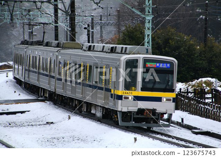 The 20400 series express trains are retired from the Hibiya Line and will be active in a new world of snowy scenery... The 20400 series express trains are retired from the Hibiya Line and will be active in a new world of snowy scenery... 123675743
