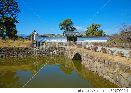小田原城的馬出門與藍天 小田原城的馬出門與藍天 123676064