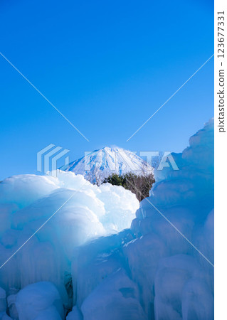 [富士山素材] 西湖冰節的霧凇與風景 [山梨縣] 123677331