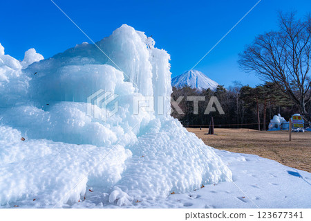 [富士山素材] 西湖冰節的霧凇與風景 [山梨縣] 123677341