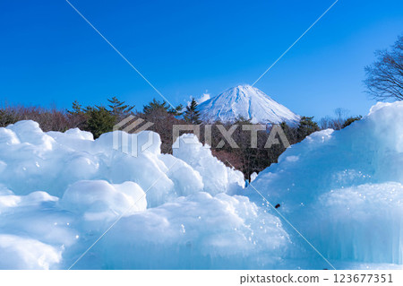 [富士山素材] 西湖冰節的霧凇與風景 [山梨縣] 123677351