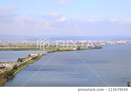 A view of the town across the river from the hilltop 123678040