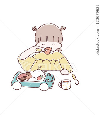 一個孩子正在吃美味的兒童午餐 一個孩子正在吃美味的兒童午餐 123679622