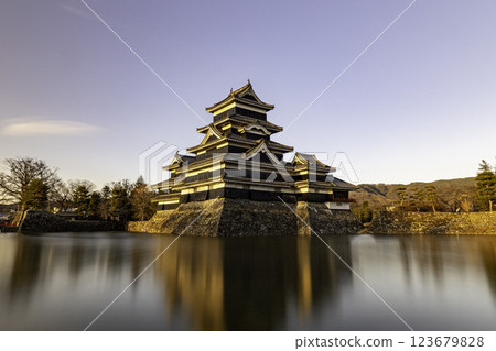 Matsumoto Castle shining in the sunset Matsumoto Castle shining in the sunset 123679828