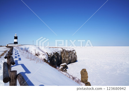 北海道冬季的能取岬 北海道冬季的能取岬 123680942