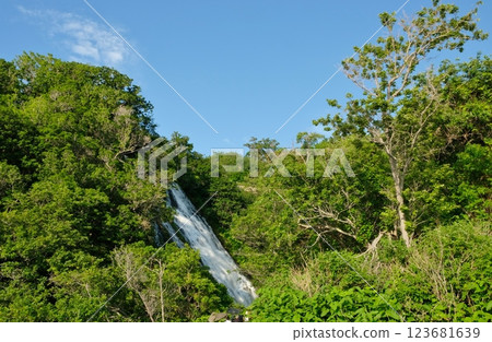 令人印象深刻的 Oshinkoshin 瀑布 123681639