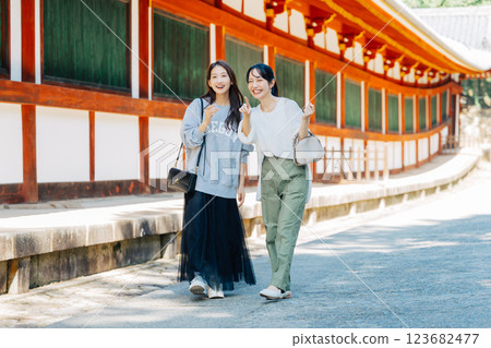 旅行中的奈良女性 123682477