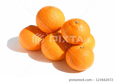 Mandarin oranges and citrus fruits (sweet spring) Mandarin oranges and citrus fruits (sweet spring) 123682672