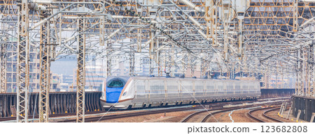 Joetsu Shinkansen/Hokuriku Shinkansen entering Omiya Station in Saitama Prefecture 123682808