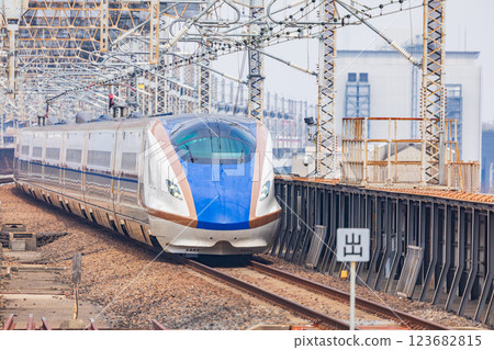 Joetsu Shinkansen/Hokuriku Shinkansen entering Omiya Station in Saitama Prefecture Joetsu Shinkansen/Hokuriku Shinkansen entering Omiya Station in Saitama Prefecture 123682815