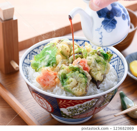 Spring ingredients: Butterbur tempura bowl 123682869
