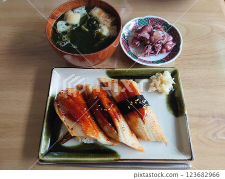 盤中壽司（烤海鰻壽司） 123682966