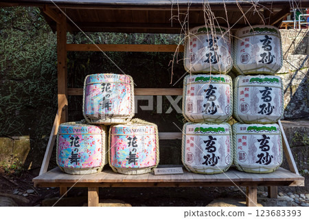 Kunozan Toshogu Shrine sake barrel 123683393
