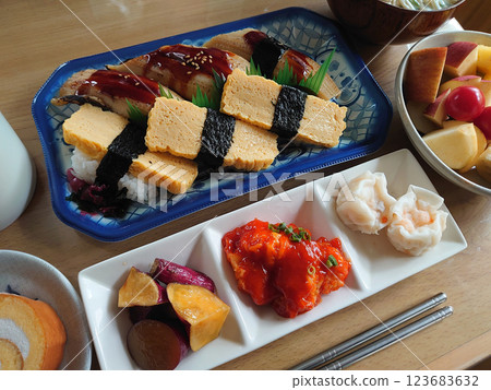 Sushi on a plate (grilled sea eels) - Grilled conger eel and rolled egg nigiri sushi 123683632