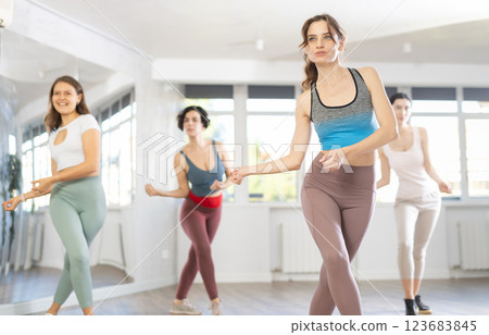 Young female teacher conducts modern hip hop dance lessons for group of girls 123683845