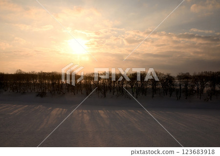 清晨的天鹽川景色 清晨的天鹽川景色 123683918