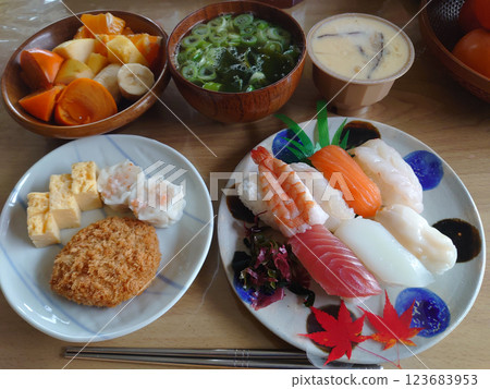 "Omakase" sushi on a plate, a seafood Edomae nigiri sushi plate set 123683953