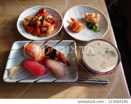 "Omakase" sushi on a plate, a seafood Edomae nigiri sushi plate set 123684100