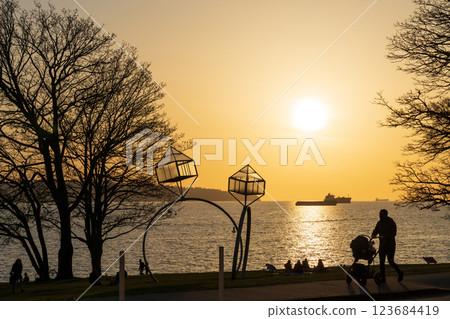 Vancouver, BC, Canada - March 30 2021 : Engagement sculpture at Sunset Beach, Vancouver City beautiful landscape. 123684419