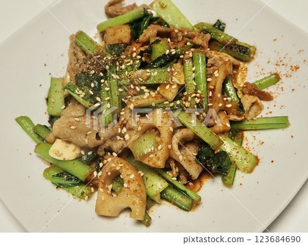 炒菜炒肉,老婆家常菜,在家吃飯,一家人幸福 炒菜炒肉,老婆家常菜,在家吃飯,一家人幸福 123684690