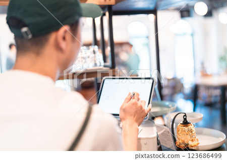 Image of a store that has implemented electronic payment (no face) 123686499